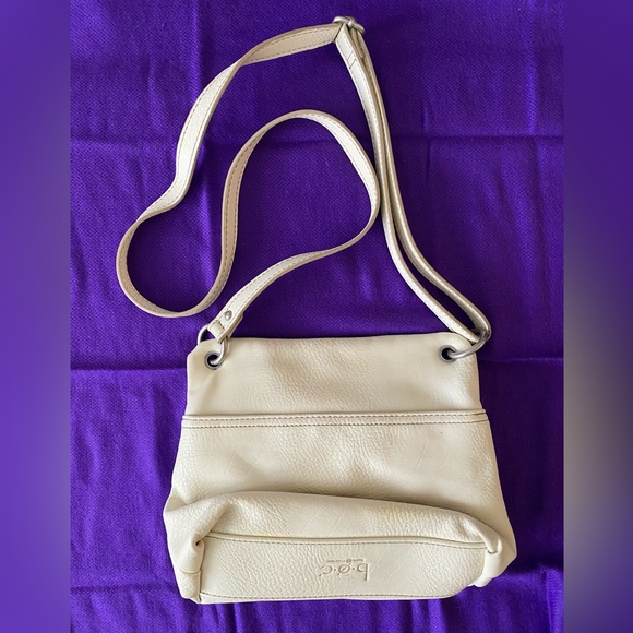 B.O.C. Born Concepts oyster white leather shoulder/cross body purse - Picture 3 of 8